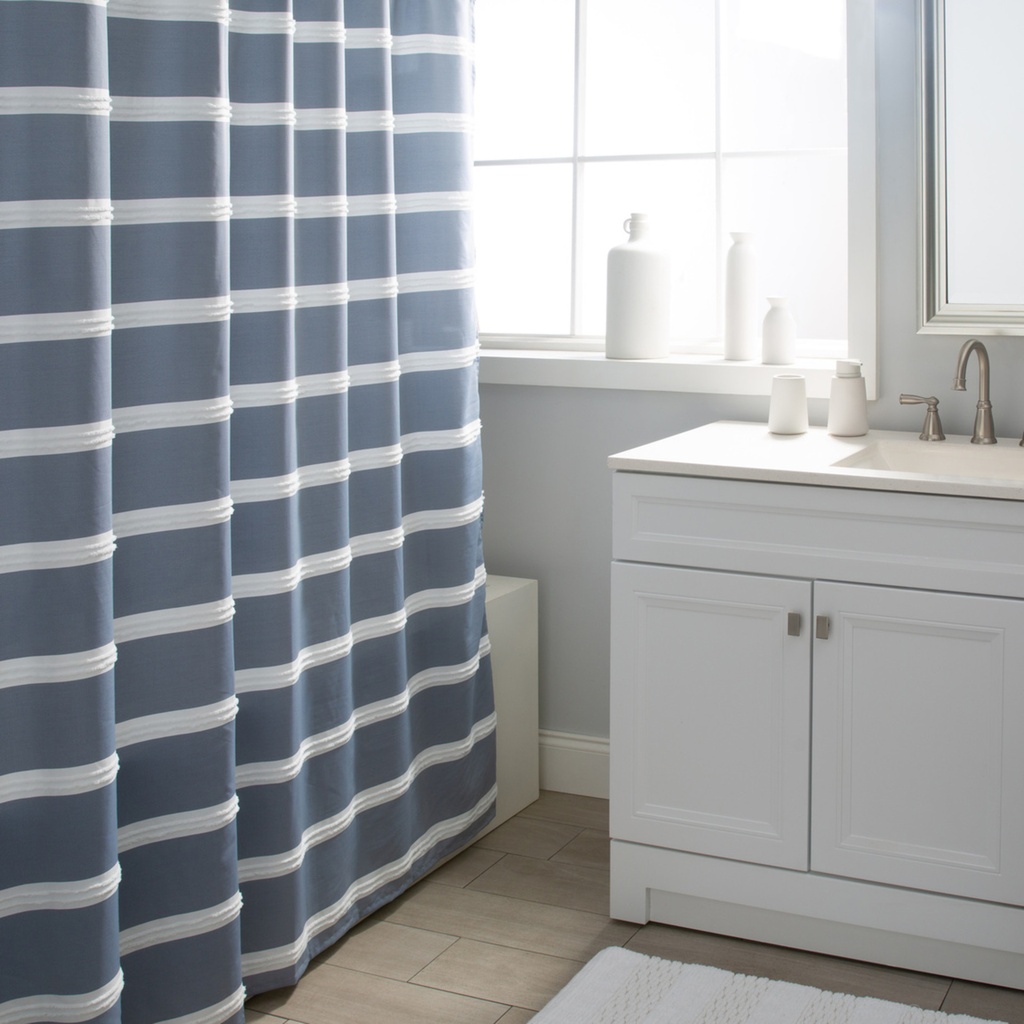 Rideau de douche lyndale en tissu bleu raye blanc 71x71