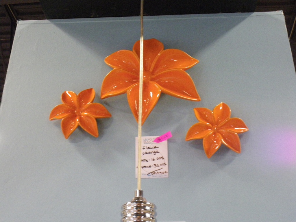 Discontinué - Moyenne fleur murale en porcelaine orange